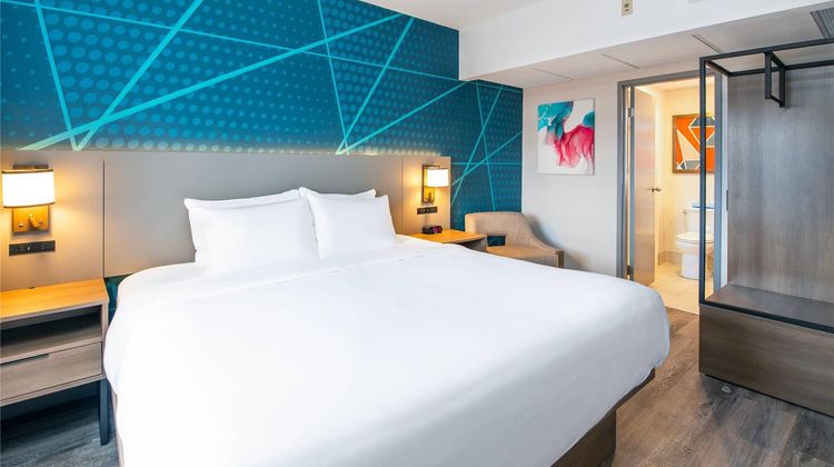 Comfort Suites London Room