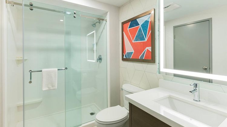 Comfort Suites London Room