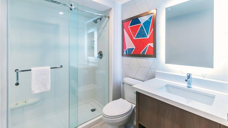 Comfort Suites London Room