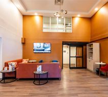 Comfort Suites London Lobby