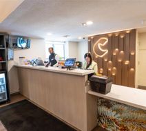 Comfort Suites London Lobby