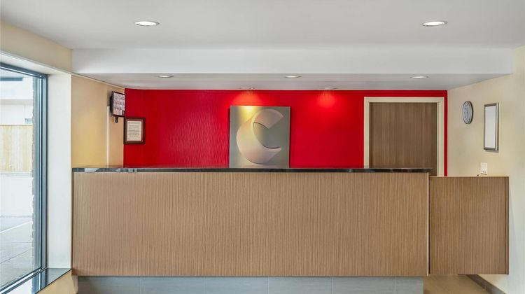 Comfort Inn London Lobby