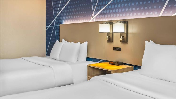 Comfort Inn London Room