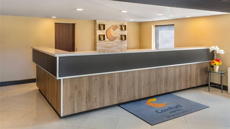 <b>Comfort Inn Lobby</b>. Images powered by <a href="https://iceportal.shijigroup.com/" title="IcePortal" target="_blank">IcePortal</a>.