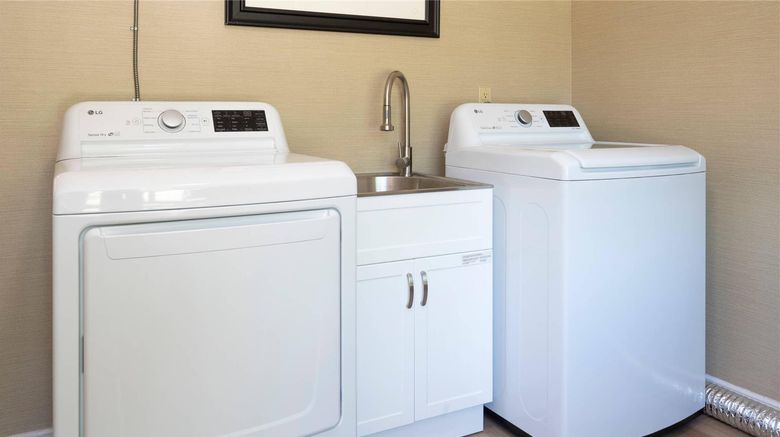 <b>Comfort Inn Other</b>. Images powered by <a href="https://iceportal.shijigroup.com/" title="IcePortal" target="_blank">IcePortal</a>.