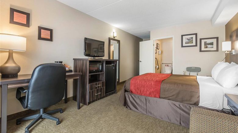 <b>Comfort Inn Room</b>. Images powered by <a href="https://iceportal.shijigroup.com/" title="IcePortal" target="_blank">IcePortal</a>.