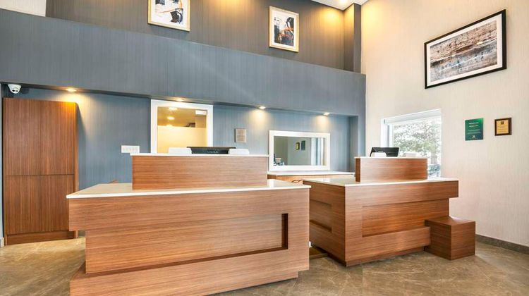 Quality Suites Lobby