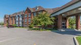 Quality Suites Exterior
