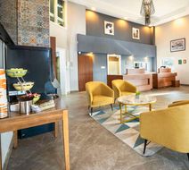 Quality Suites Lobby