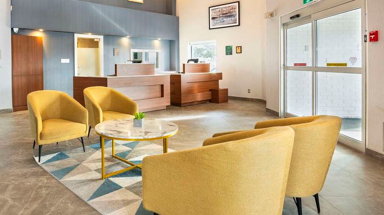 <b>Quality Suites Lobby</b>. Images powered by <a href="https://iceportal.shijigroup.com/" title="IcePortal" target="_blank">IcePortal</a>.