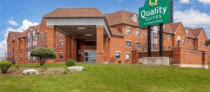 Quality Suites Exterior