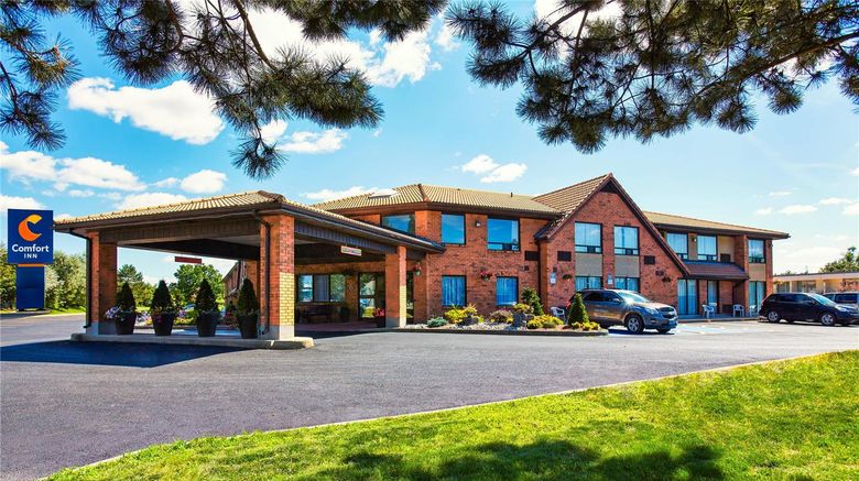 Comfort Inn Alma Lac-Saint-Jean Exterior. Images powered by <a href="https://iceportal.shijigroup.com" target="_blank" rel="noopener">Ice Portal</a>.
