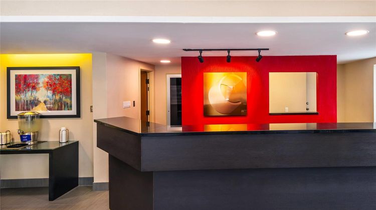 Comfort Inn Alma Lac-Saint-Jean Lobby