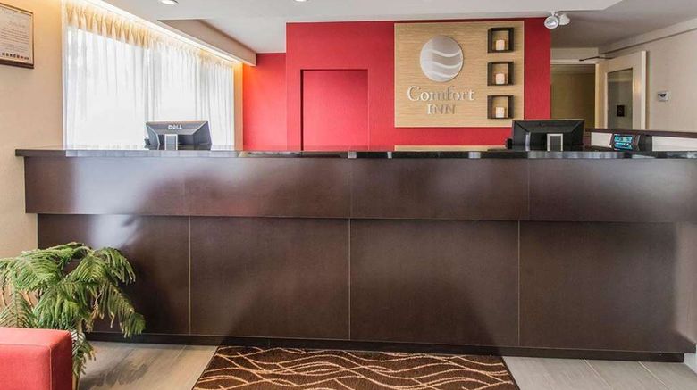 <b>Comfort Inn Lobby</b>. Images powered by <a href="https://iceportal.shijigroup.com/" title="IcePortal" target="_blank">IcePortal</a>.