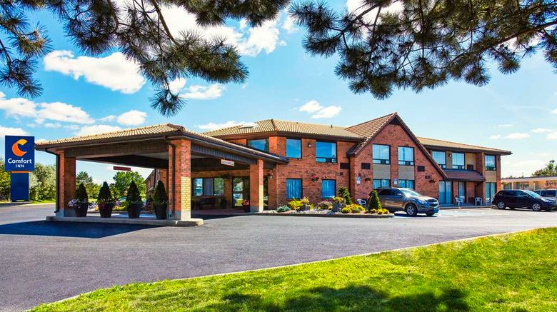 Comfort Inn Gatineau Exterior. Images powered by <a href="https://iceportal.shijigroup.com" target="_blank" rel="noopener">Ice Portal</a>.
