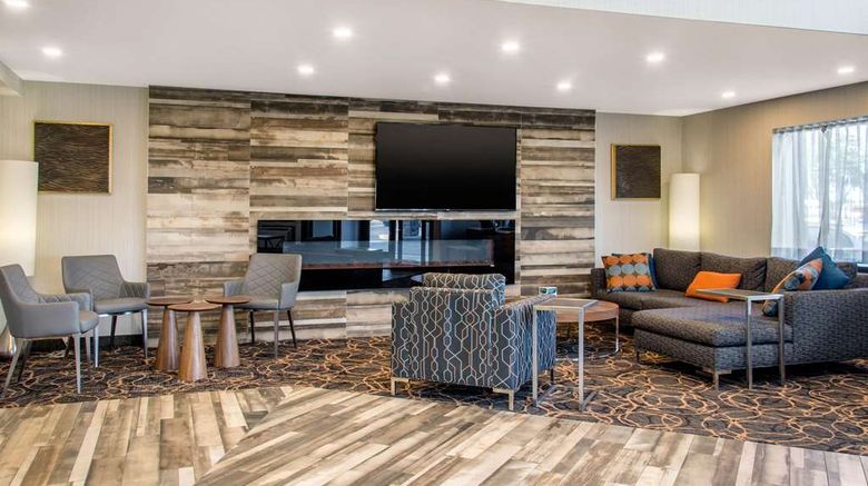 <b>Comfort Inn Lobby</b>. Images powered by <a href="https://iceportal.shijigroup.com/" title="IcePortal" target="_blank">IcePortal</a>.
