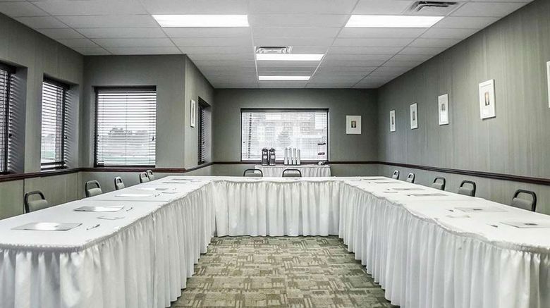 <b>Comfort Inn Montreal Laval Meeting</b>. Images powered by <a href="https://iceportal.shijigroup.com/" title="IcePortal" target="_blank">IcePortal</a>.