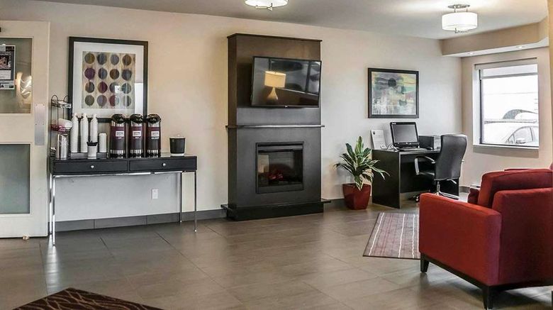 <b>Comfort Inn Montreal Laval Lobby</b>. Images powered by <a href="https://iceportal.shijigroup.com/" title="IcePortal" target="_blank">IcePortal</a>.