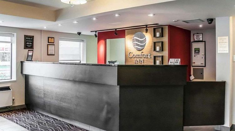 Comfort Inn Montreal Laval Lobby