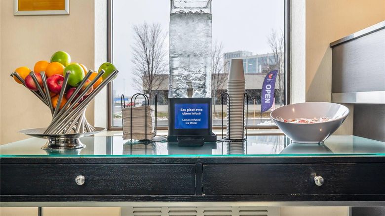 <b>Comfort Inn Montreal Laval Lobby</b>. Images powered by <a href="https://iceportal.shijigroup.com/" title="IcePortal" target="_blank">IcePortal</a>.