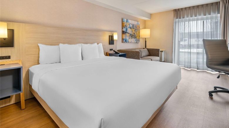 <b>Comfort Inn Montreal Laval Room</b>. Images powered by <a href="https://iceportal.shijigroup.com/" title="IcePortal" target="_blank">IcePortal</a>.