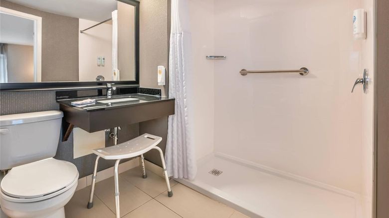 <b>Comfort Inn Montreal Laval Room</b>. Images powered by <a href="https://iceportal.shijigroup.com/" title="IcePortal" target="_blank">IcePortal</a>.