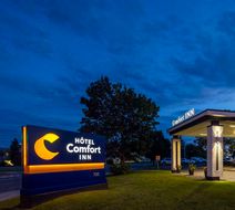 Comfort Inn Montreal Aeroport Exterior