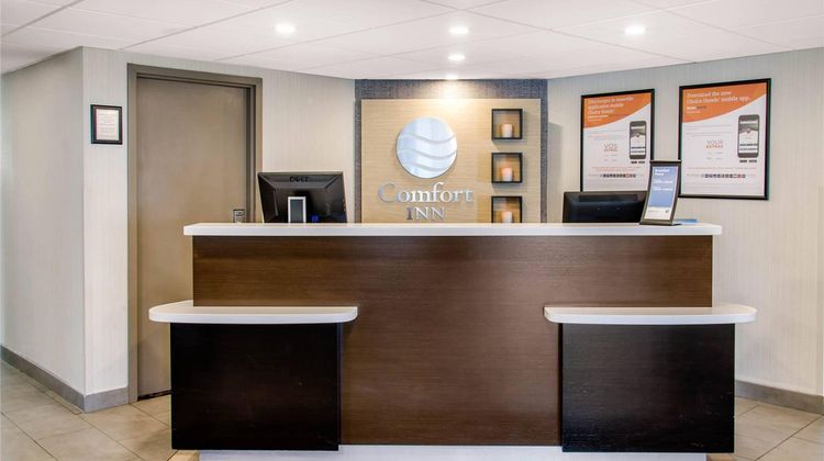 Comfort Inn Montreal Aeroport Lobby