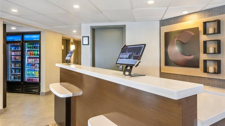 Comfort Inn Montreal Aeroport Lobby