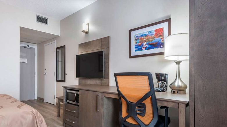 <b>Quality Suites Quebec Room</b>. Images powered by <a href="https://iceportal.shijigroup.com/" title="IcePortal" target="_blank">IcePortal</a>.
