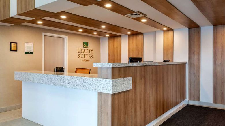 <b>Quality Suites Quebec Lobby</b>. Images powered by <a href="https://iceportal.shijigroup.com/" title="IcePortal" target="_blank">IcePortal</a>.
