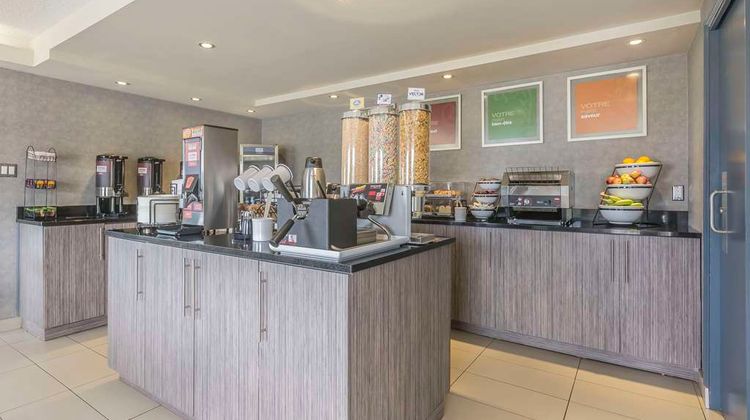 Comfort Inn Levis Restaurant