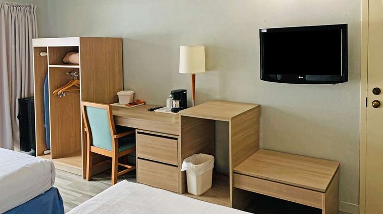 <b>Econo Lodge Airport Ste Foy Room</b>. Images powered by <a href="https://iceportal.shijigroup.com/" title="IcePortal" target="_blank">IcePortal</a>.