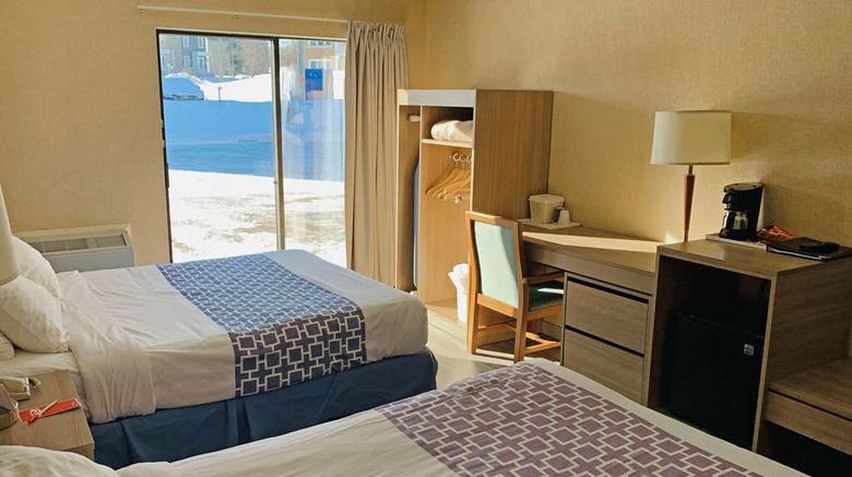 <b>Econo Lodge Airport Ste Foy Room</b>. Images powered by <a href="https://iceportal.shijigroup.com/" title="IcePortal" target="_blank">IcePortal</a>.