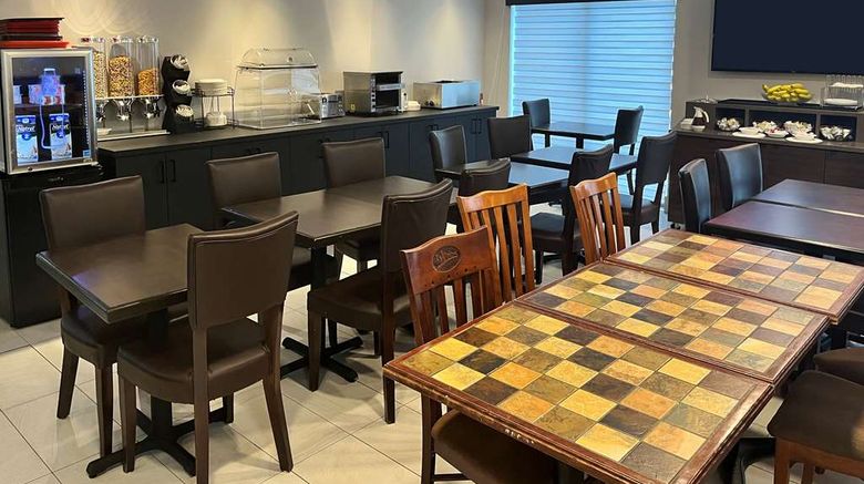 <b>Econo Lodge Airport Ste Foy Restaurant</b>. Images powered by <a href="https://iceportal.shijigroup.com/" title="IcePortal" target="_blank">IcePortal</a>.