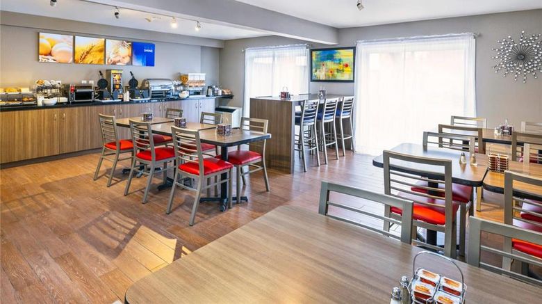 <b>Comfort Inn Sept-Iles Restaurant</b>. Images powered by <a href="https://iceportal.shijigroup.com/" title="IcePortal" target="_blank">IcePortal</a>.