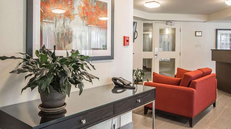 <b>Comfort Inn Sherbrooke - Estrie Lobby</b>. Images powered by <a href="https://iceportal.shijigroup.com/" title="IcePortal" target="_blank">IcePortal</a>.
