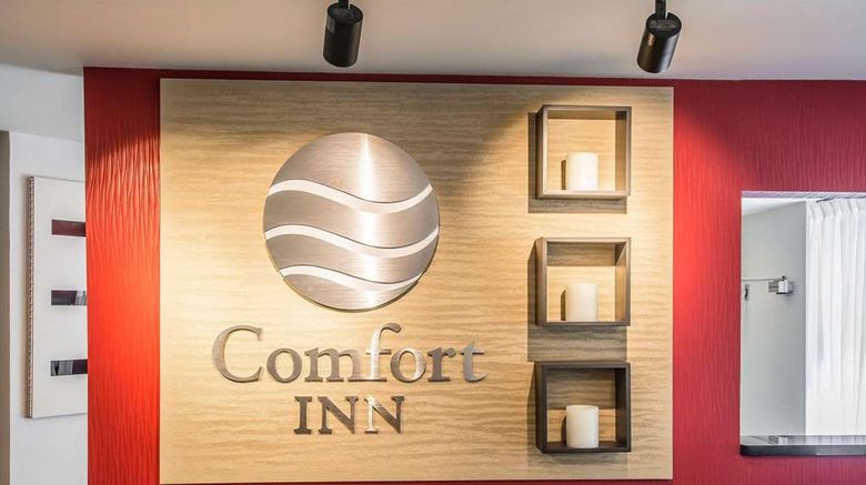 <b>Comfort Inn Sherbrooke - Estrie Lobby</b>. Images powered by <a href="https://iceportal.shijigroup.com/" title="IcePortal" target="_blank">IcePortal</a>.