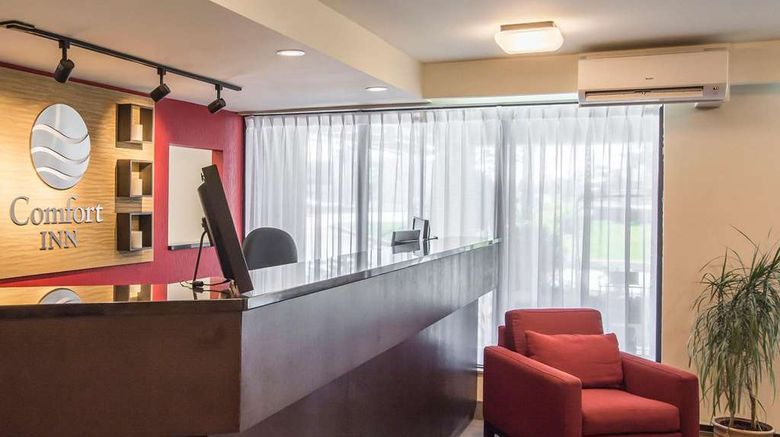 <b>Comfort Inn Sherbrooke - Estrie Lobby</b>. Images powered by <a href="https://iceportal.shijigroup.com/" title="IcePortal" target="_blank">IcePortal</a>.