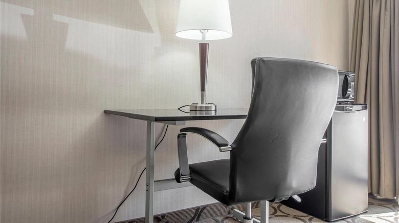 <b>Comfort Inn Sherbrooke - Estrie Room</b>. Images powered by <a href="https://iceportal.shijigroup.com/" title="IcePortal" target="_blank">IcePortal</a>.