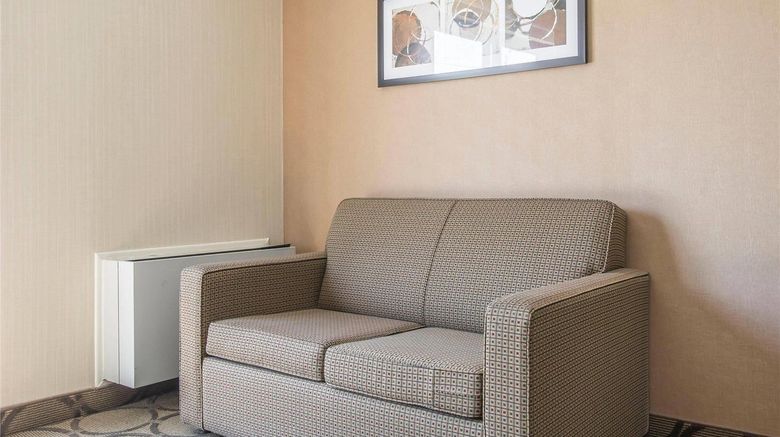 <b>Comfort Inn Sherbrooke - Estrie Room</b>. Images powered by <a href="https://iceportal.shijigroup.com/" title="IcePortal" target="_blank">IcePortal</a>.