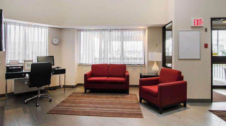 <b>Comfort Inn Saskatoon Centre Lobby</b>. Images powered by <a href="https://iceportal.shijigroup.com/" title="IcePortal" target="_blank">IcePortal</a>.