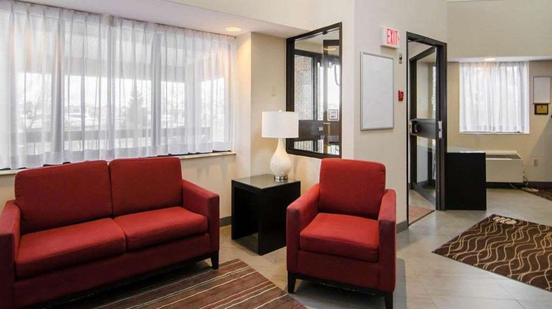 <b>Comfort Inn Saskatoon Centre Lobby</b>. Images powered by <a href="https://iceportal.shijigroup.com/" title="IcePortal" target="_blank">IcePortal</a>.