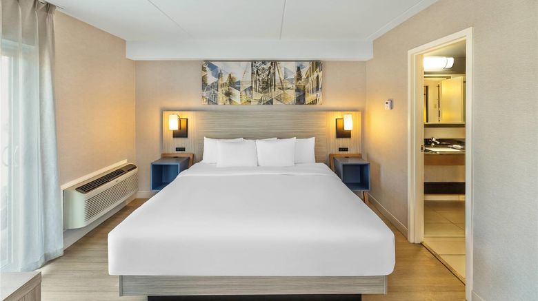 <b>Comfort Inn Saskatoon Centre Suite</b>. Images powered by <a href="https://iceportal.shijigroup.com/" title="IcePortal" target="_blank">IcePortal</a>.