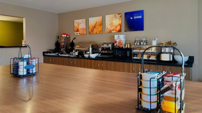 <b>Comfort Inn Saskatoon Centre Restaurant</b>. Images powered by <a href="https://iceportal.shijigroup.com/" title="IcePortal" target="_blank">IcePortal</a>.