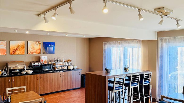 <b>Comfort Inn Saskatoon Centre Restaurant</b>. Images powered by <a href="https://iceportal.shijigroup.com/" title="IcePortal" target="_blank">IcePortal</a>.