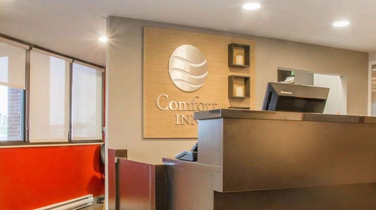 Comfort Inn Winnipeg South Lobby