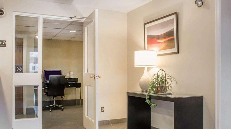 Comfort Inn South Lobby