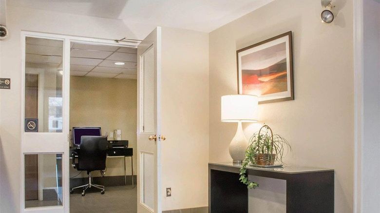 <b>Comfort Inn Winnipeg South Lobby</b>. Images powered by <a href="https://iceportal.shijigroup.com/" title="IcePortal" target="_blank">IcePortal</a>.