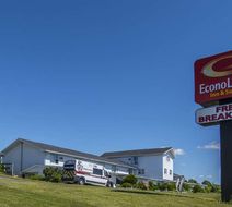 Econo Lodge & Suites Exterior